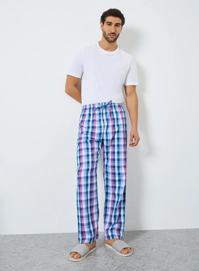 ستايلي بنطال بيجاما بطبعة كاروهات وقصة مريحة