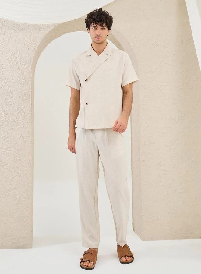 ستايلي قميص كتان بياقة مشقوقة بقصة مريحة