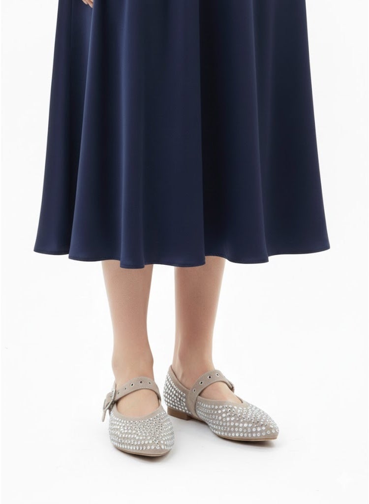 Women's flat shoes adorned with sparkling rhinestones, featuring an elegant design and an adjustable strap. - Image 1