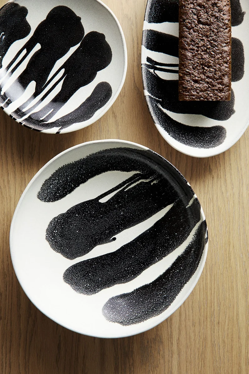 اتش اند ام سلطانية تقديم كبيرة من الفخار