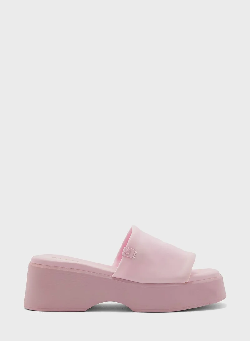 الدو Yassu Sandals