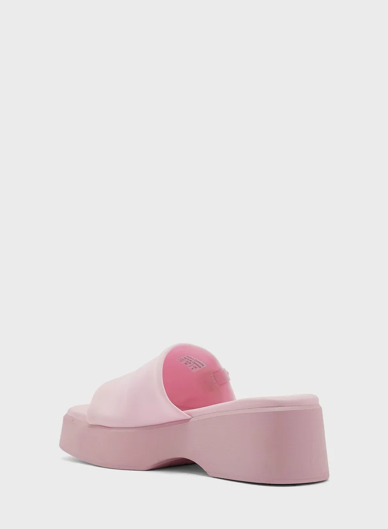 الدو Yassu Sandals