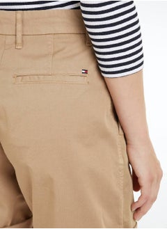 TOMMY HILFIGER Women's Garment Dyed Turn-Up Mom Chino Shorts -  Stretch cotton blend, Beige  - Image 4