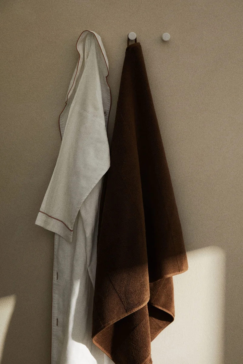 اتش اند ام منشفة استحمام من نسيج تيري القطني