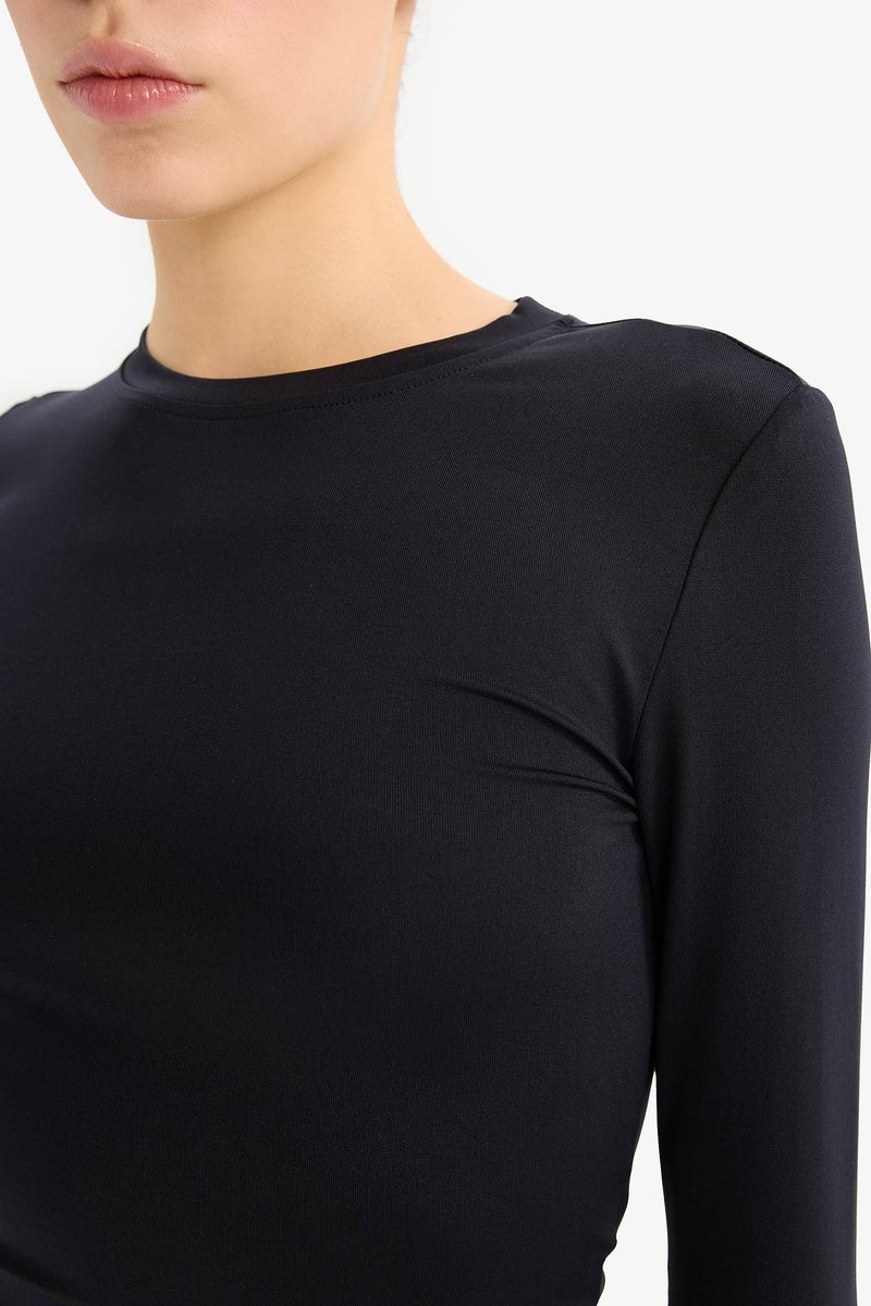 DeFacto Woman Fitted Body-Smooth Crew Neck Basic T-Shirt - Image 5