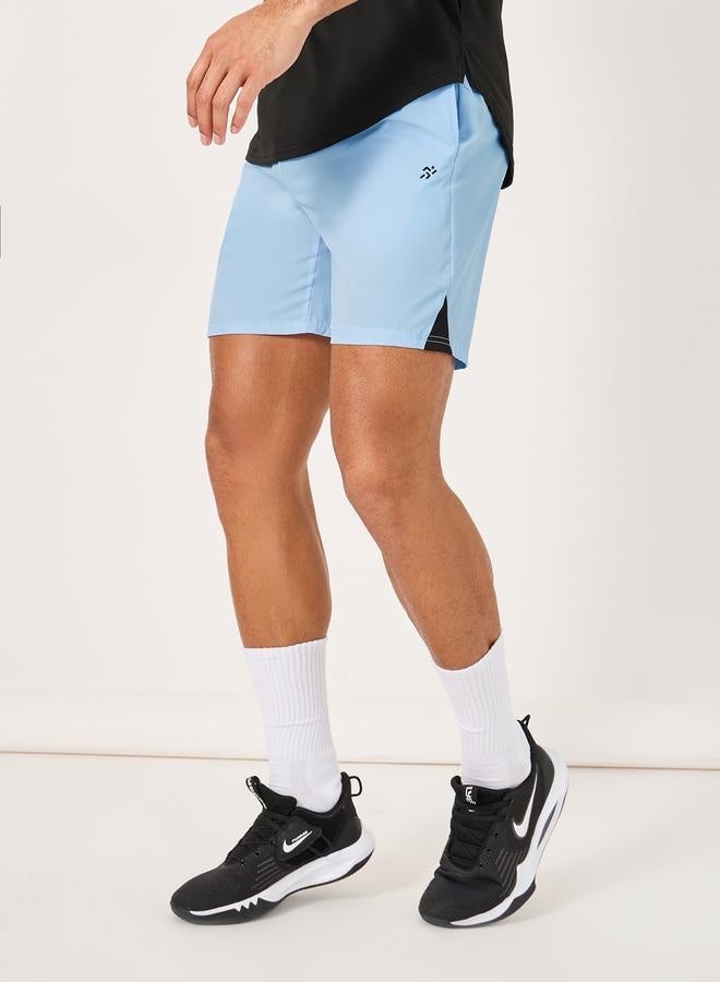 ستايلي اكتيف شورت جري بطبعات شعار مع جيب جانبي 9 بوصة - Image 2