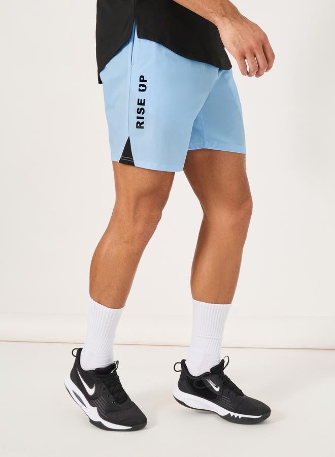 ستايلي اكتيف شورت جري بطبعات شعار مع جيب جانبي 9 بوصة - Image 1