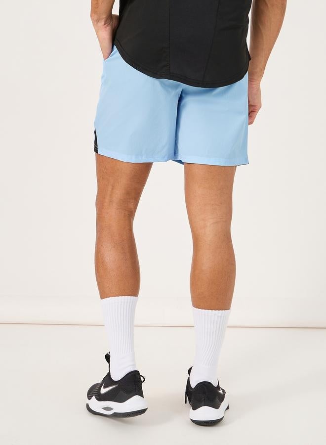 ستايلي اكتيف شورت جري بطبعات شعار مع جيب جانبي 9 بوصة - Image 5
