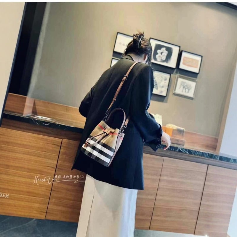 New Top-Layer Cowhide Plaid Canvas Bag Classic Bucket Portable Crossbody Bag Women'S Genuine Leather Bucket Bag - Image 4