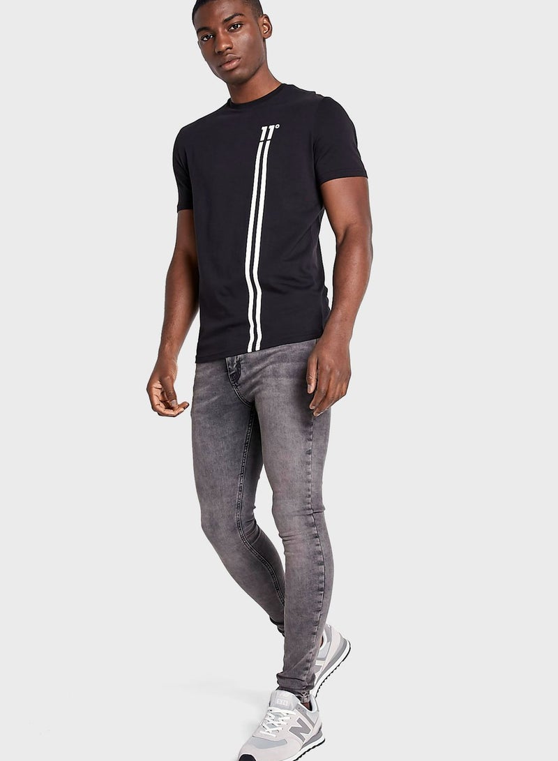 11_ديجريز تيشيرت بطباعة خطوط - Image 4