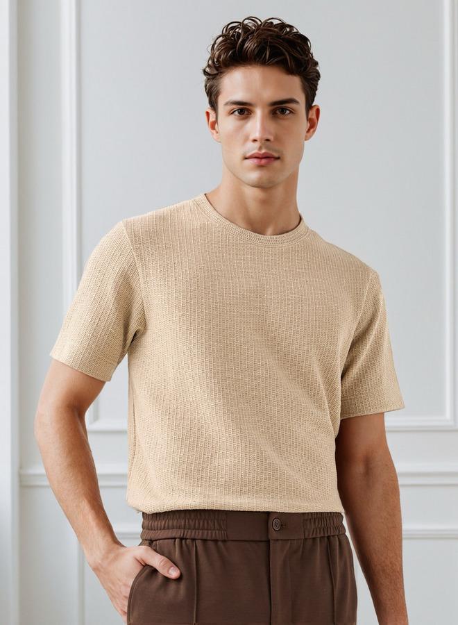 ايكونيك تيشيرت رجالي بتصميم أيقوني بياقة دائرية وأكمام قصيرة بنقشة خلية النحل - Image 1