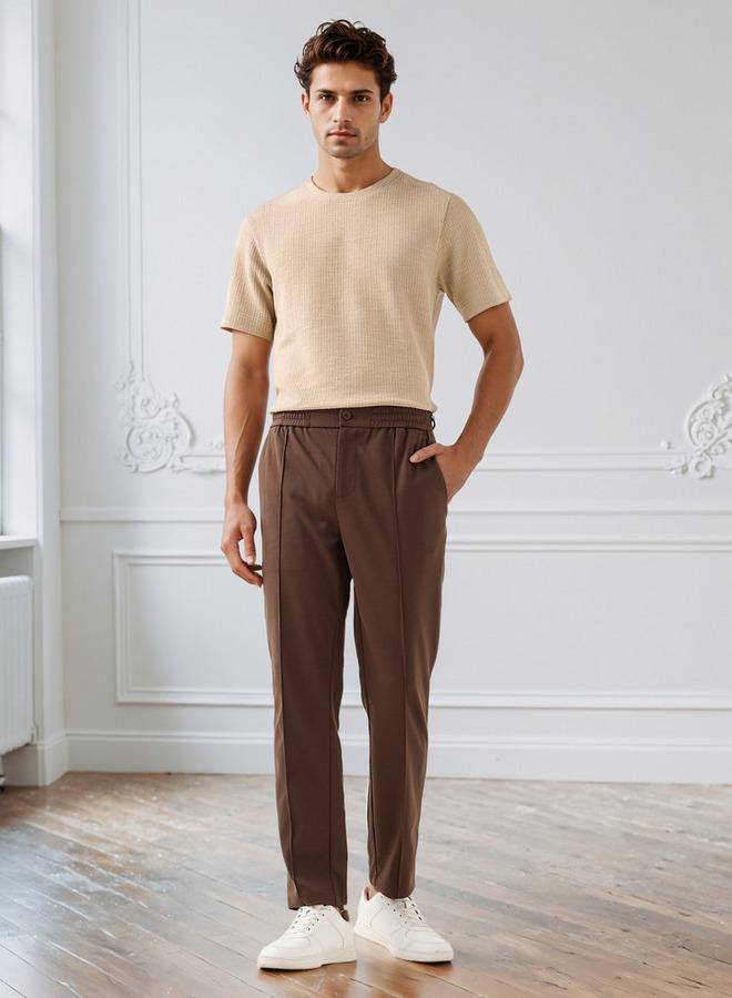 ايكونيك تيشيرت رجالي بتصميم أيقوني بياقة دائرية وأكمام قصيرة بنقشة خلية النحل - Image 2