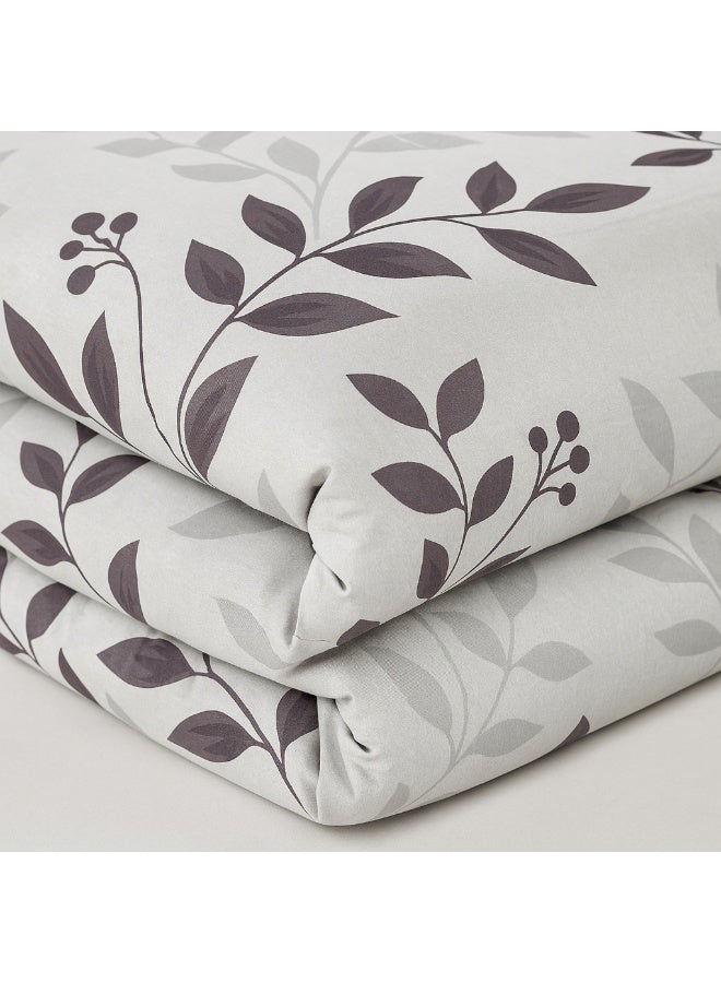 ماركه  مفرش سرير نفرين 6 قطع وجهين (مشجر/سادة) من المايكروفايبر الفاخر – تصميم أنيق يمنحك لمسة فخامة وراحة منعشة بمقاس 230×250 سم" - Image 4