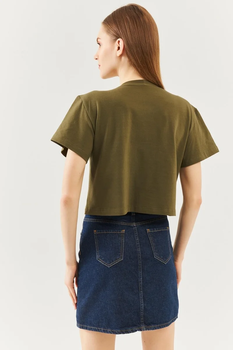 بوتيكجيز Haki Oversize Rahat Pamuklu Penye Bisiklet Yaka Kısa Kol Basic Crop T-Shirt