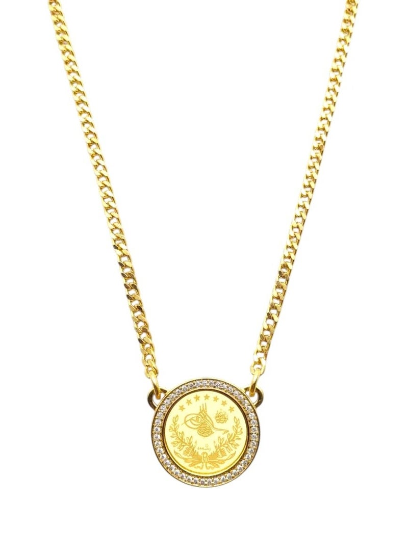 An elegant and sophisticated necklace that combines a timeless design with the radiance of luxury. Its center features a prominent circular pendant engraved with a historic coin, surrounded by a sparkling halo of dazzling zircon stones that add a captivating shine. The necklace is connected to a sturdy gold chain with classic links, giving it a complete look that blends authenticity and modernity, making it suitable for a variety of elegant looks and occasions. - Image 2