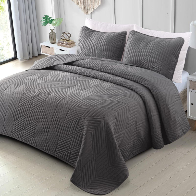 Exclusivo Mezcla Ultrasonic King Quilt Bedding Set Lightweight Grey Bedspreads Soft Modern Geometric Coverlet Set for All Seasons 1 Quilt and 2 Pillow Shams - Image 2