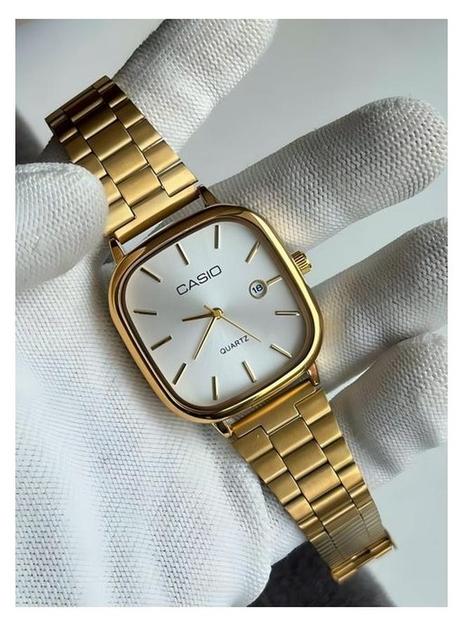 ساعة كاسيو كوارتز ذهبية اللون مع ميناء فضي
