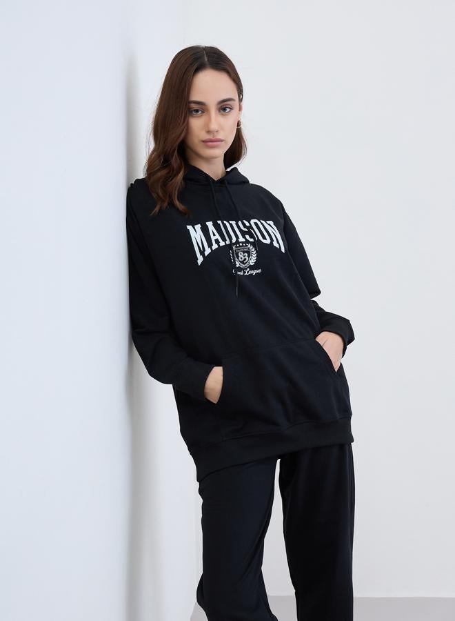 ستايلي طقم منسق من جوغر وهودي بطبعة جرافيك - Image 1