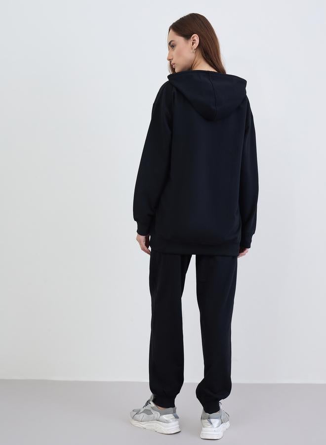 ستايلي طقم منسق من جوغر وهودي بطبعة جرافيك - Image 5