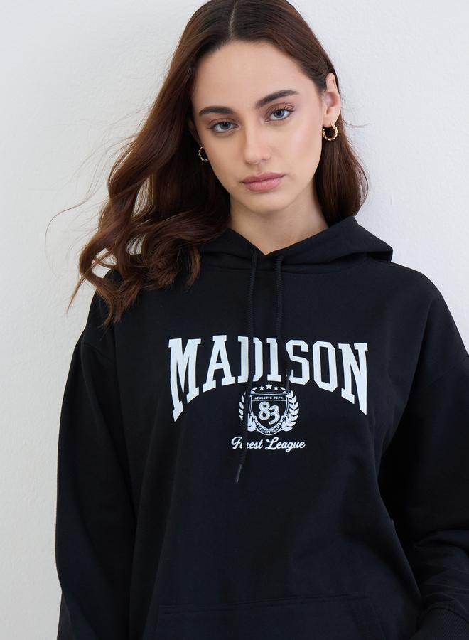 ستايلي طقم منسق من جوغر وهودي بطبعة جرافيك - Image 4