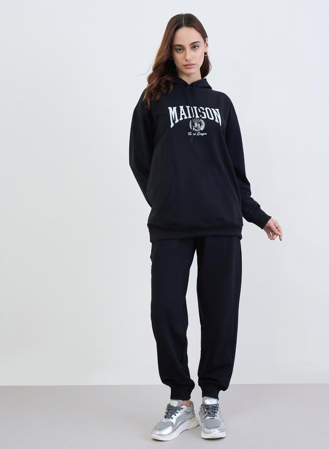 ستايلي طقم منسق من جوغر وهودي بطبعة جرافيك - Image 3