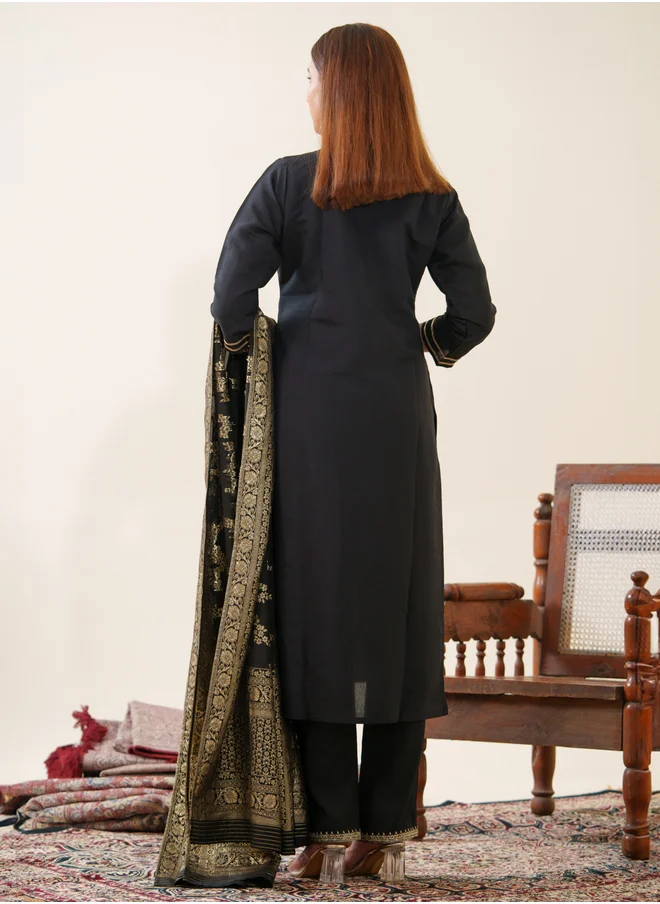 DW DW Embroidered Straight Kurta with Trouser and Dupatta Set