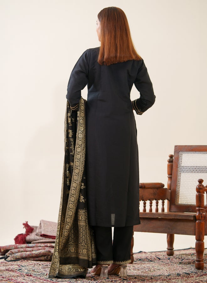 DW DW Embroidered Straight Kurta with Trouser and Dupatta Set  - Image 2