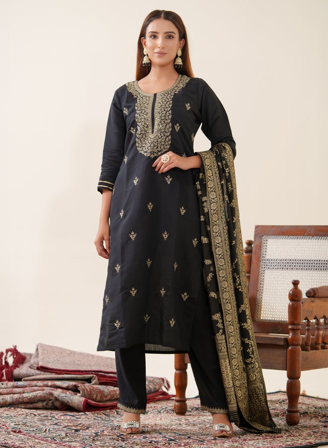 DW DW Embroidered Straight Kurta with Trouser and Dupatta Set  - Image 5