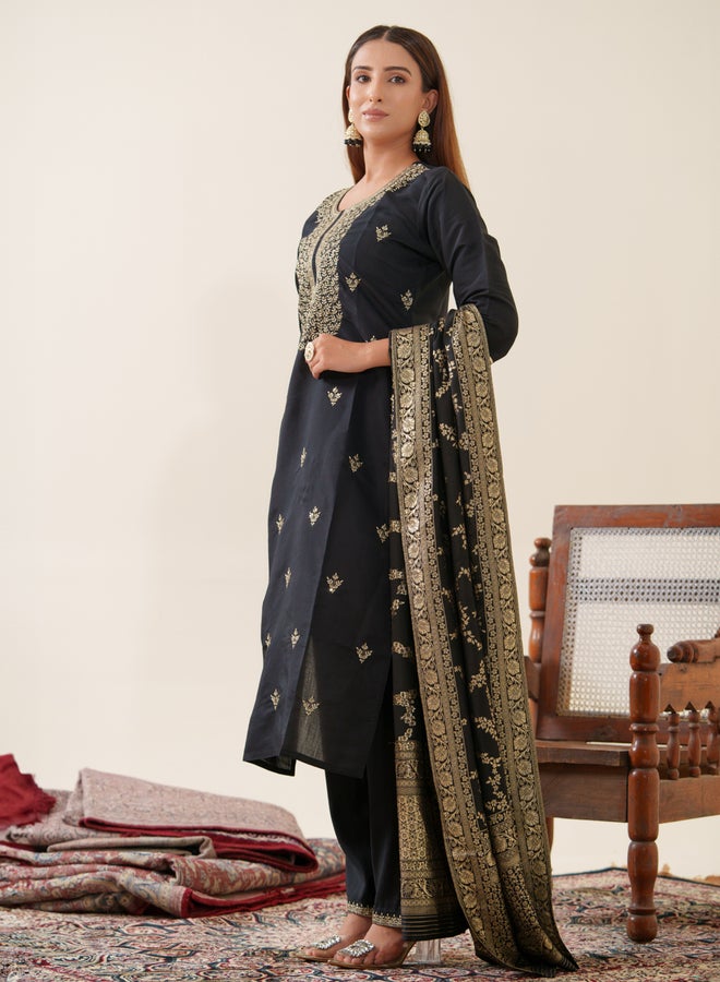 DW DW Embroidered Straight Kurta with Trouser and Dupatta Set  - Image 3
