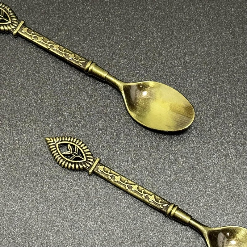 Arabian Elegance 5 Pcs Vintage Bronze Teaspoon Set – Exotic Floral Design Metal Spoons for Coffee, Tea, Honey, Dessert, Ice Cream & Cake – Classic Tableware for Home, Party & Gift (Green bronze) - Image 3