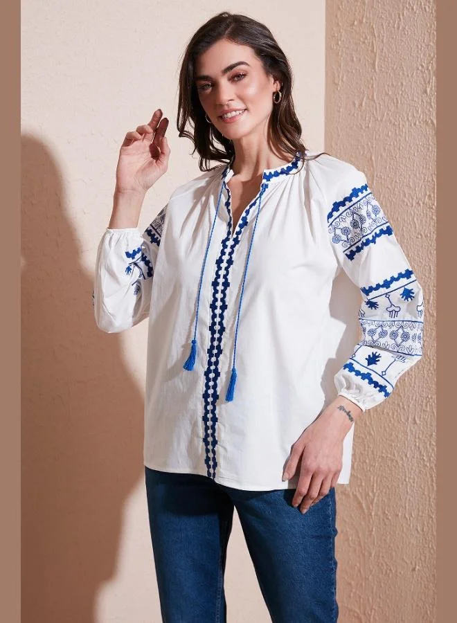 ليلا بلوزة نسائية قطنية مطرزة بقصة واسعة وياقة على شكل  برباط