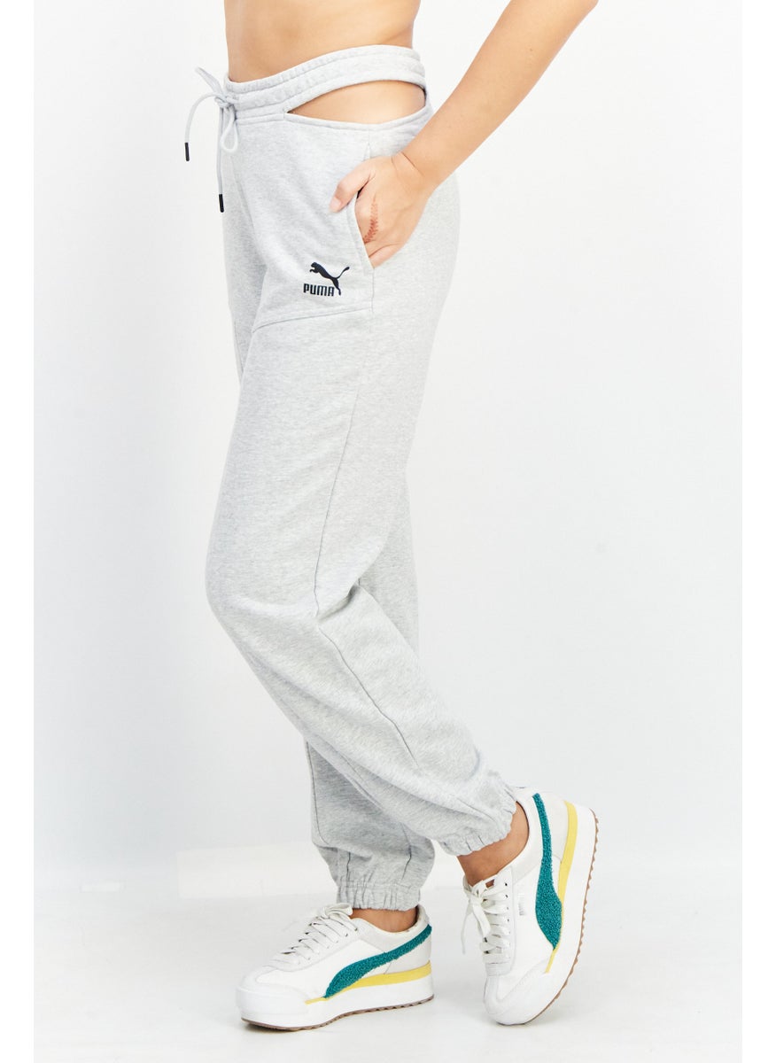 PUMA Women Relaxed Fit Drawstring Brand Logo Sweatpants, Light Grey Heather  - Image 4