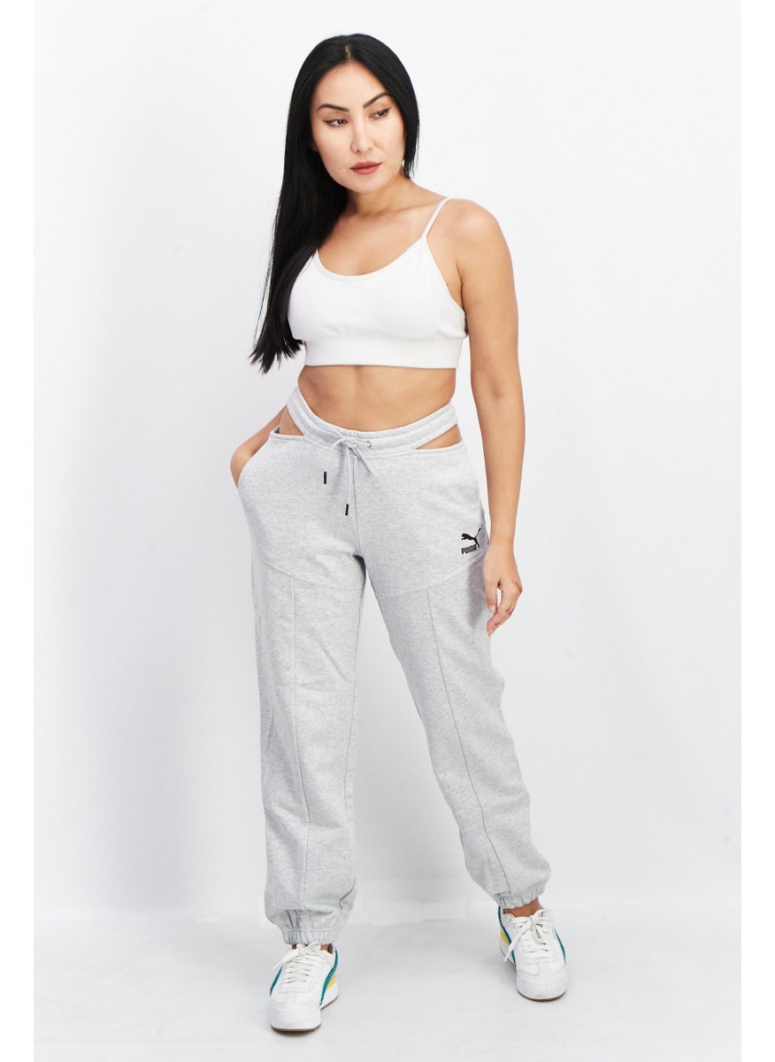 PUMA Women Relaxed Fit Drawstring Brand Logo Sweatpants, Light Grey Heather  - Image 3