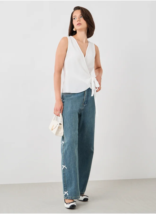 Styli Styli Solid V-Neck Sleeveless Wrap Top