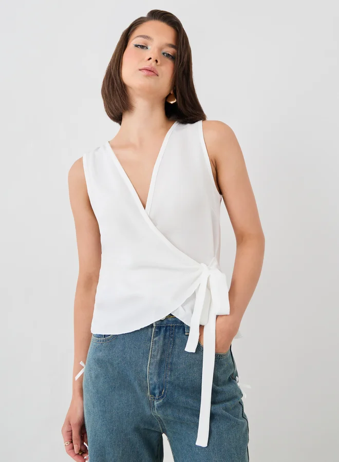 Styli Styli Solid V-Neck Sleeveless Wrap Top