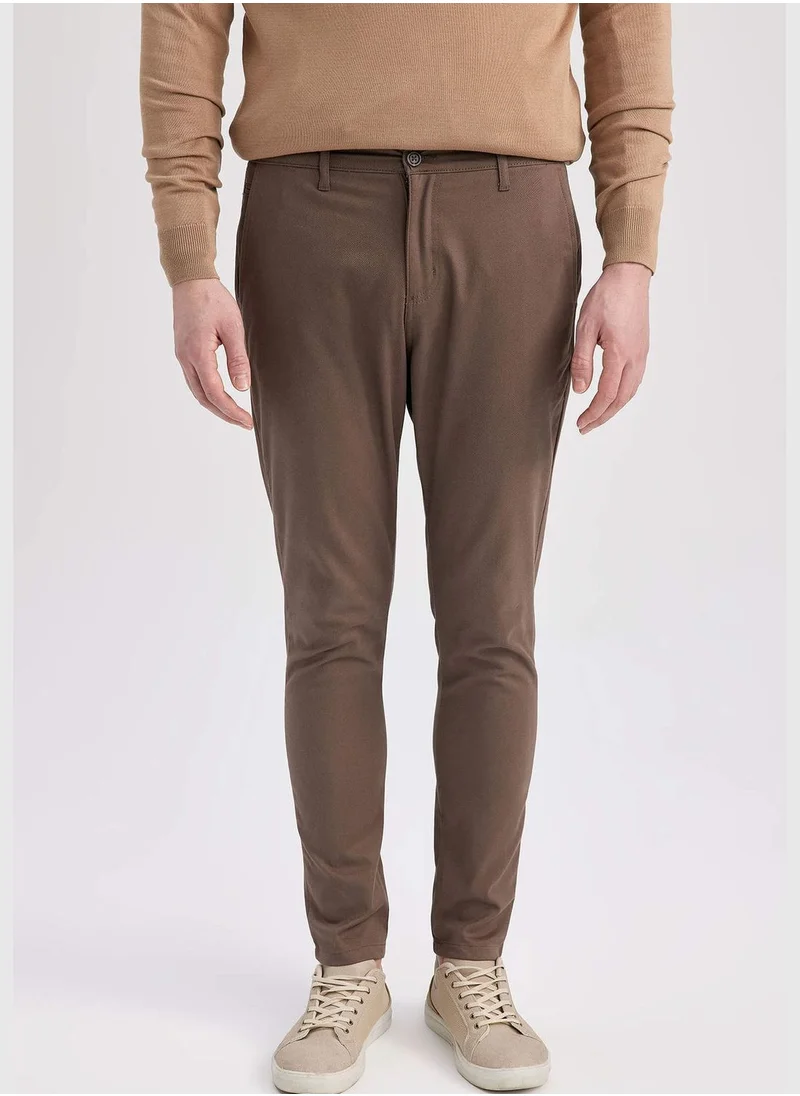 ديفاكتو Man Carrot Fit Chino Trousers