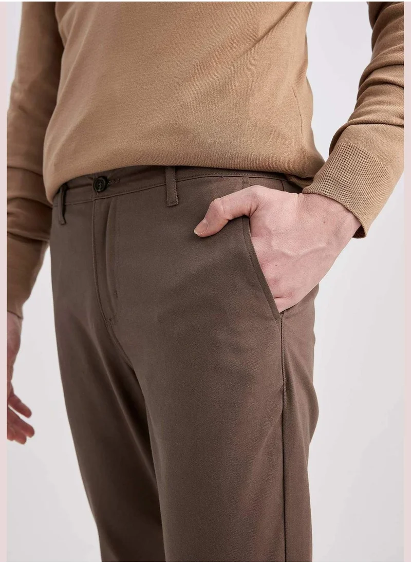 ديفاكتو Man Carrot Fit Chino Trousers