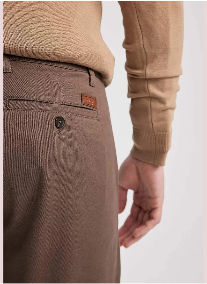 ديفاكتو Man Carrot Fit Chino Trousers