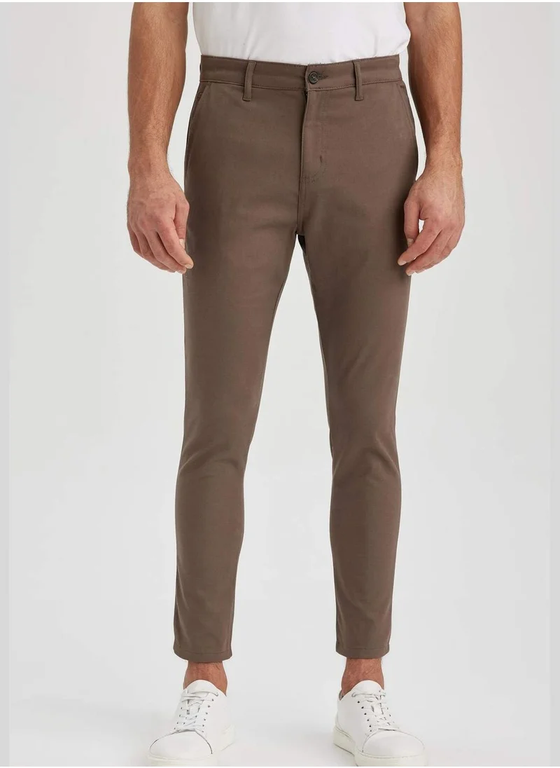 ديفاكتو Man Carrot Fit Chino Trousers