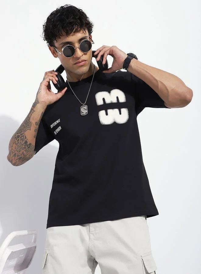 ديفيرينس أوف أوبينيون تيشيرت مطبع بأكمام قصيرة وقصة واسعة للرجال