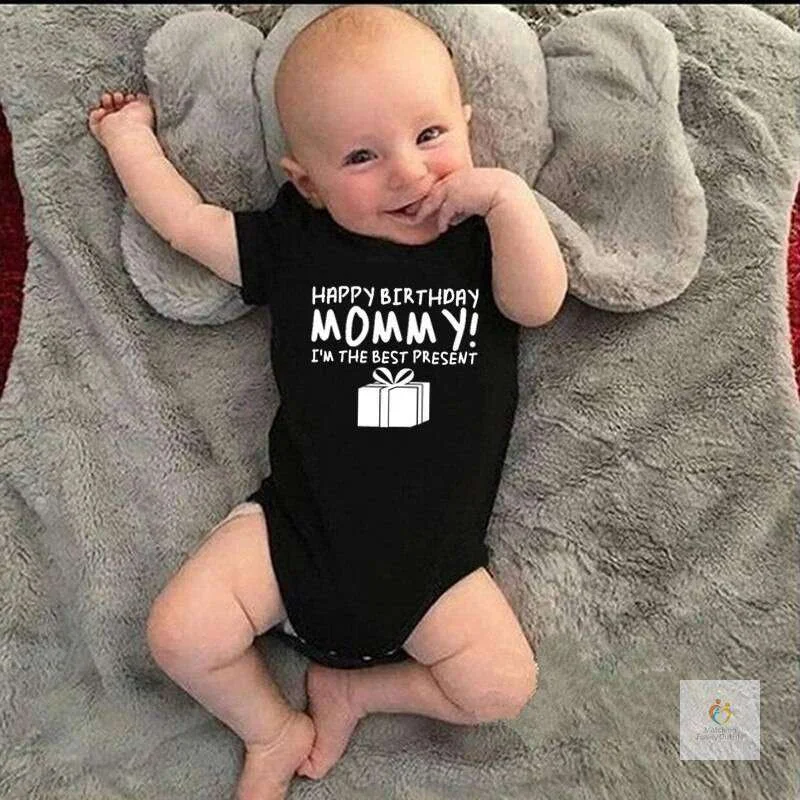 Matching Family Outfits Happy Birthday Mommy Baby Romper – Funny Birthday Quote Infant Bodysuit “I’m the Best Present”, Soft Cotton Short Sleeve Newborn Jumpsuit, Cute Birthday Outfit Gift for Baby Boys & Girls (BLACK)