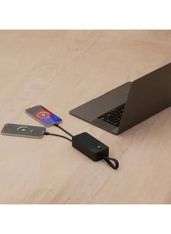 باور بانك 30000 مللي أمبير في الساعة مع شاشة رقمية وكابل Type-C وLightning - أسود