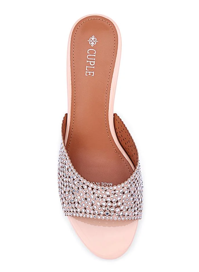 Cuple Elegant heel slippers designed for a chic look.