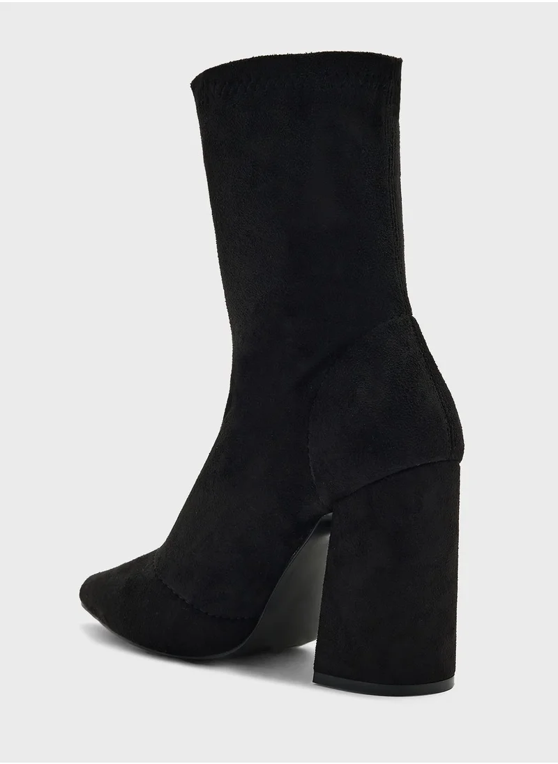 ترافل من نمشي Pointed Block Heel Sock Boot