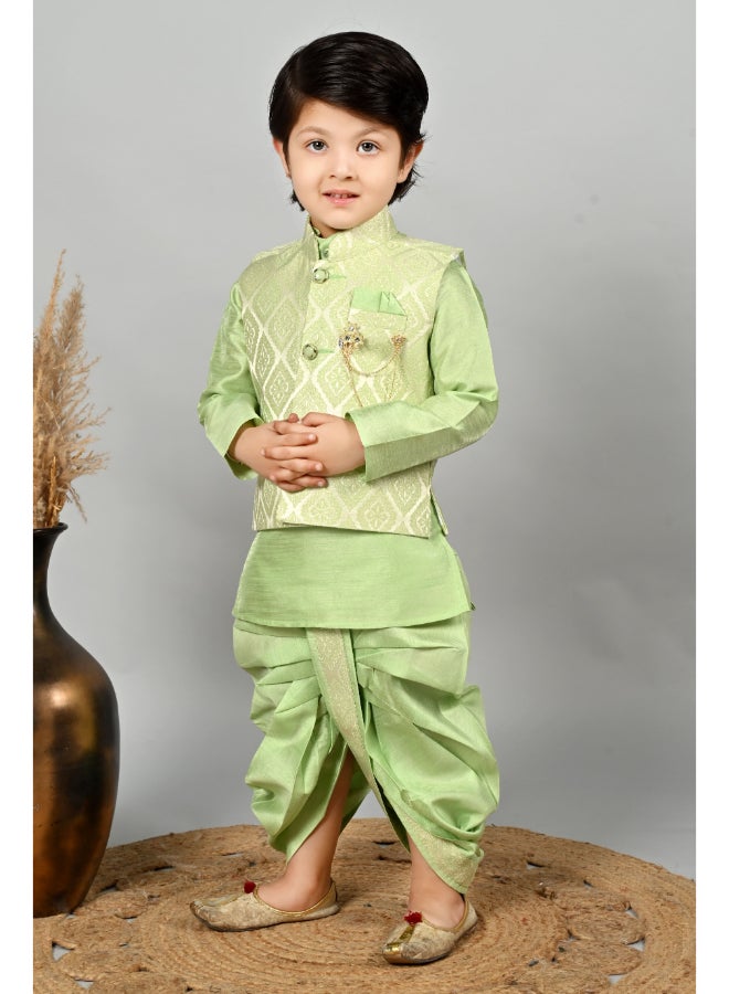 بي تي ديزايز طقم كورتا ودوتي للأولاد باللون الأخضر الفاتح مع سترة - Image 3
