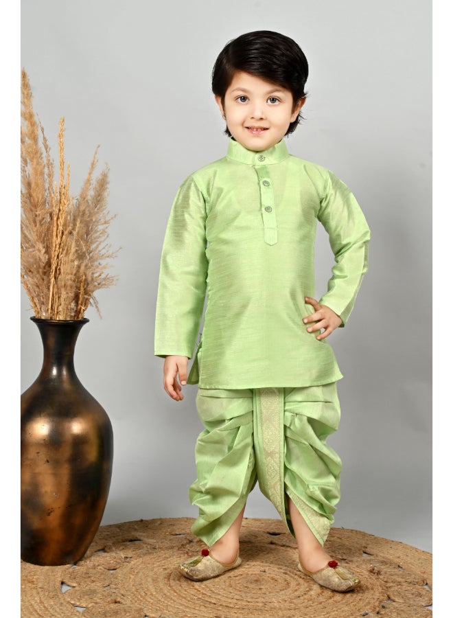 بي تي ديزايز طقم كورتا ودوتي للأولاد باللون الأخضر الفاتح مع سترة - Image 4