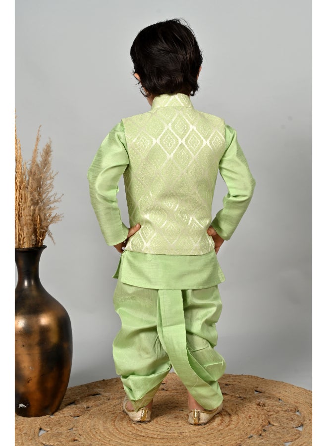 بي تي ديزايز طقم كورتا ودوتي للأولاد باللون الأخضر الفاتح مع سترة - Image 2