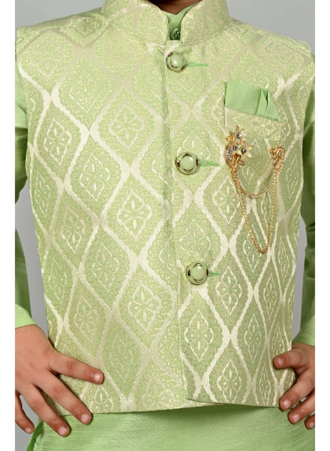 بي تي ديزايز طقم كورتا ودوتي للأولاد باللون الأخضر الفاتح مع سترة - Image 5