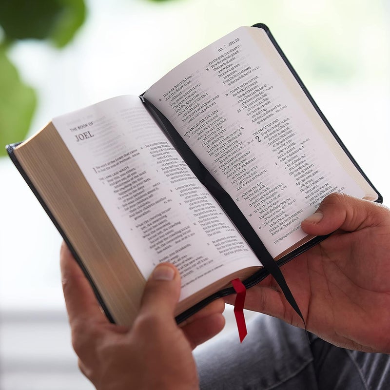 NKJV, End-of-Verse Reference Bible, Compact, Leathersoft, Black, Red Letter, Comfort Print: Holy Bible, New King James Version - Image 4