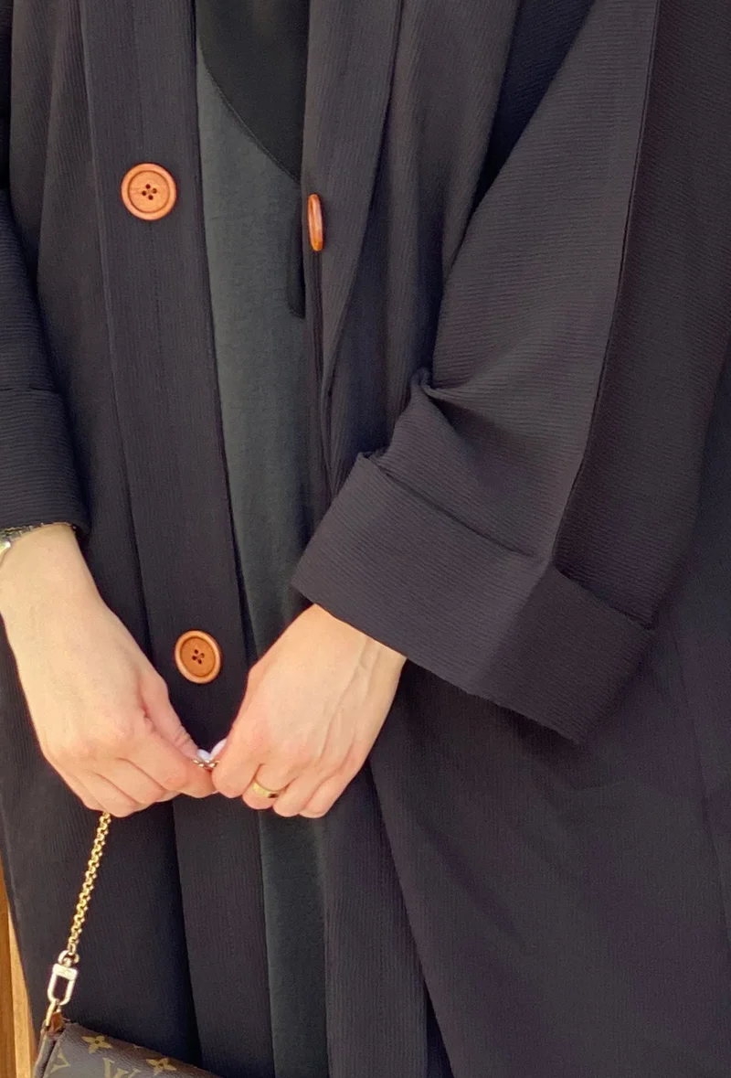 مويستريت طقم عباية واسعة بأكمام مفصلة بأزرار
